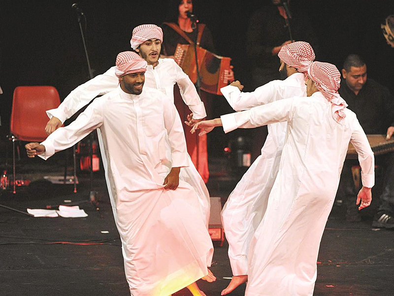 اضغط لمشاهدة الفيديو: رقص شاب كويتي يلفت الأنظار في عرسٍ سعودي